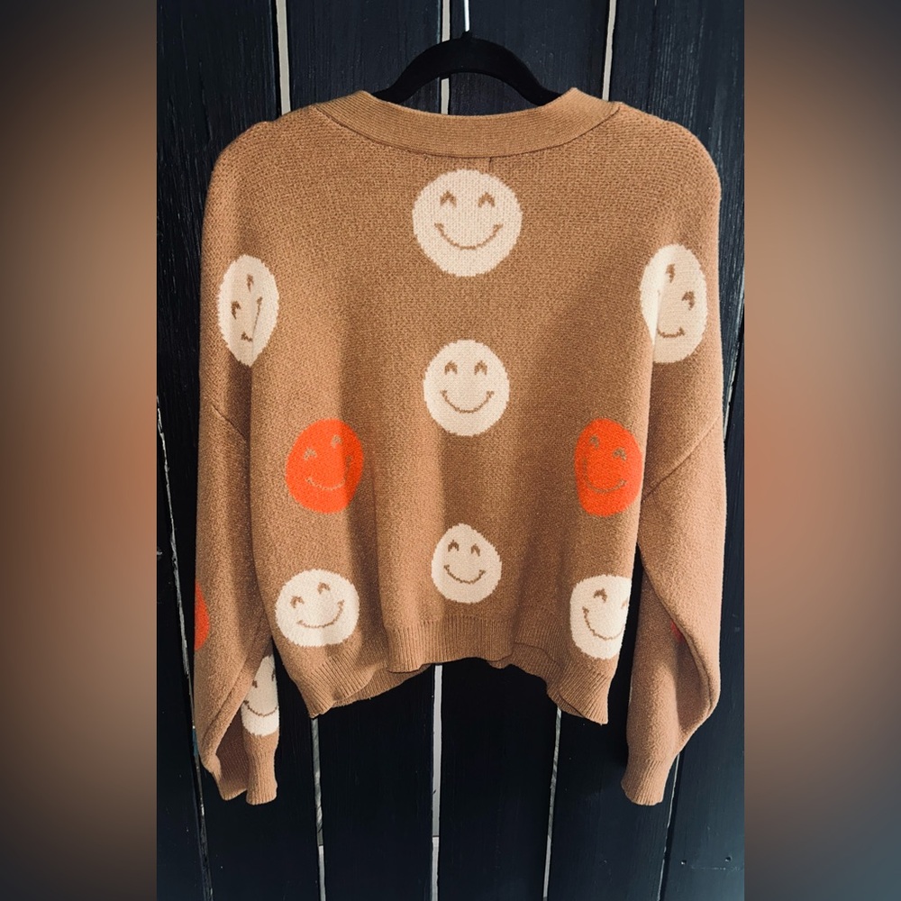 😊Forever 21 smiley face cardigan in a‎ brown/orange and white smiley faces. - Picture 4 of 6